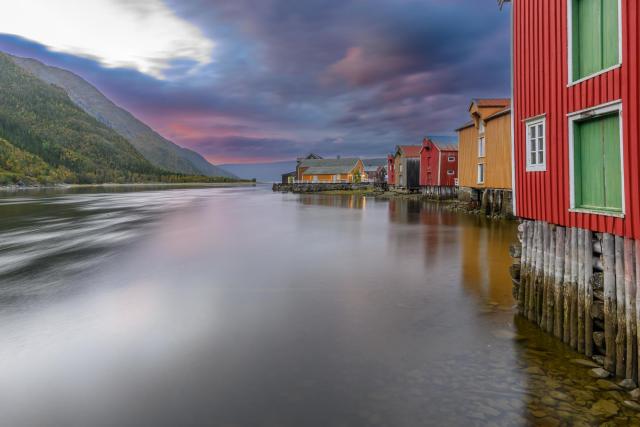 Die bunten Häuser von Mosjøen am Vefsnfjord