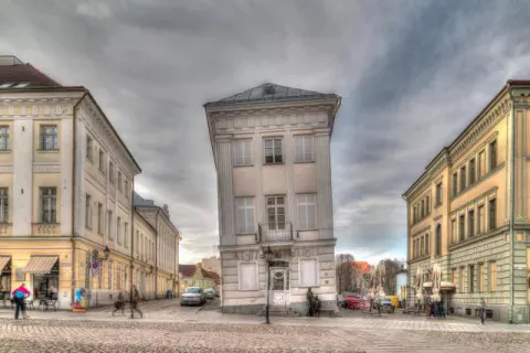 The "Tartu Tower of Pisa"