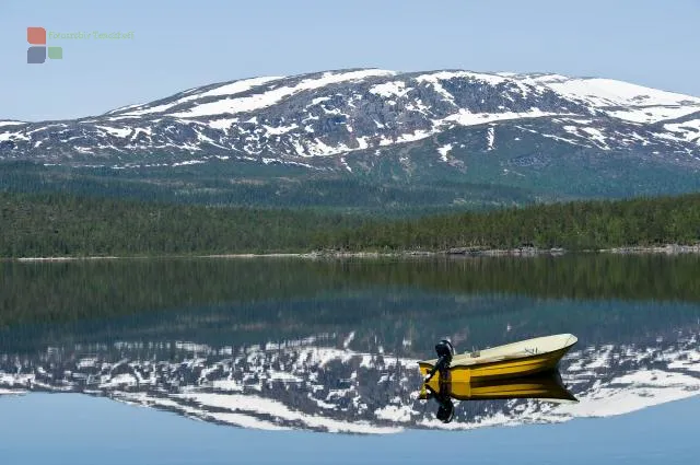 3rd place in the Geo competition 2009 on the theme "Your paradise" with the photo: boat, mountains and lake.