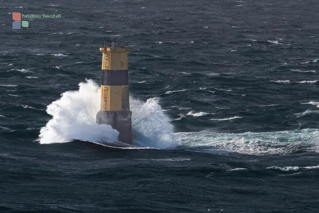 The Tourelle de la Plate lighthouse in front of the Pointe du Raz