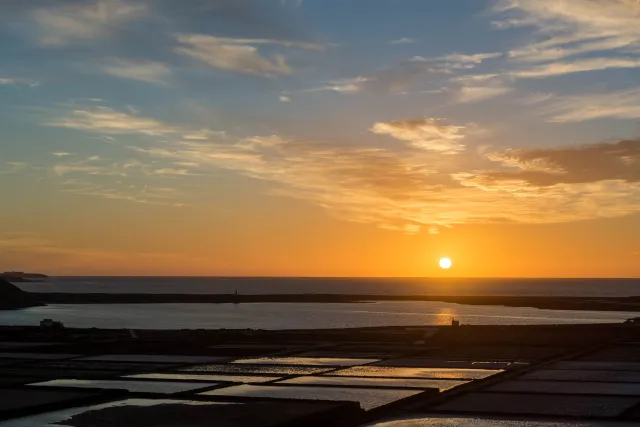 Sonnenuntergang über den Salinen von Lanzarote