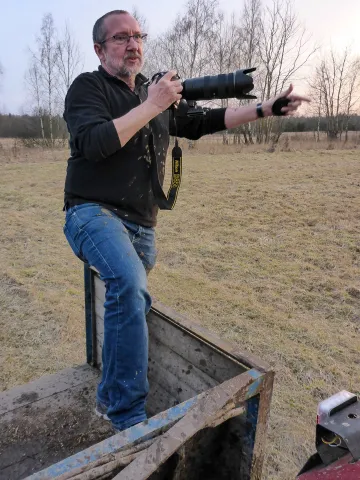 Jürgen in a safe position in front of the bisons