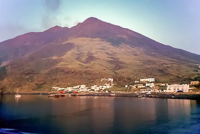 Die bewohnte Küste von Stromboli