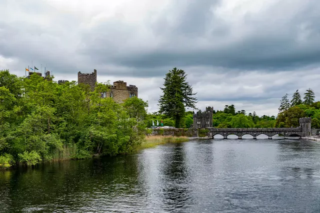 Brücke zum Schloss Ashford