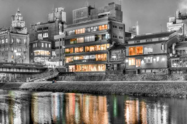 Am Fluss "Kamo" entlang in Kyoto, Japan