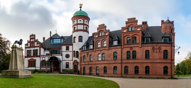 Schloss Willigrad am Schweriner See (Panoram 5 Aufnahmen)