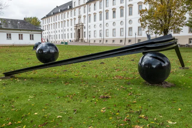 Baum zwischen zwei Welten von Bernhard Heiliger, 1982