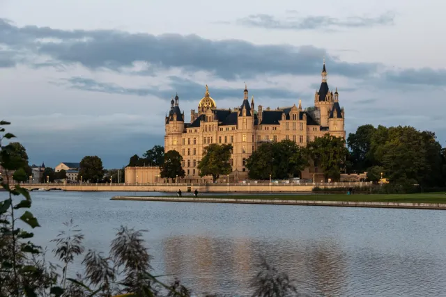 Das Schweriner Schloss in der Abendstimmung