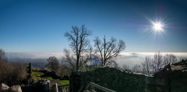 Die Wolkendecke unter der Löwenburg