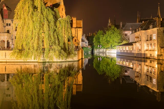 The canals of Bruges at night