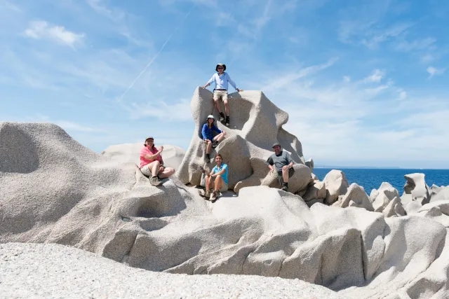 Bizarre Felsformationen am Capo Ferro