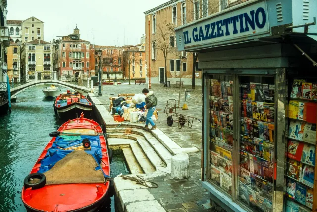 Gondolas and alleys