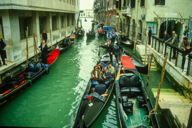 Canals, alleys and squares