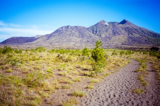 The climb to the summit of Batur