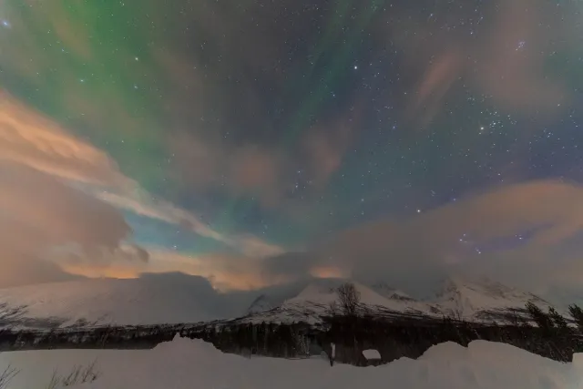 Polarlichter in den Lyngenfjorder Alpen am 70sten Breitengrad