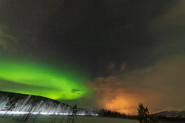 Polarlichter in den Lyngenfjorder Alpen am 70sten Breitengrad