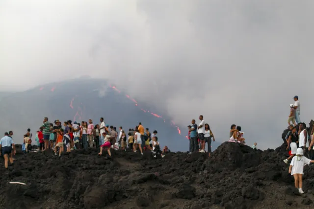 Beobachtung des Ausbruchs des Piton de la Fournaise 2002