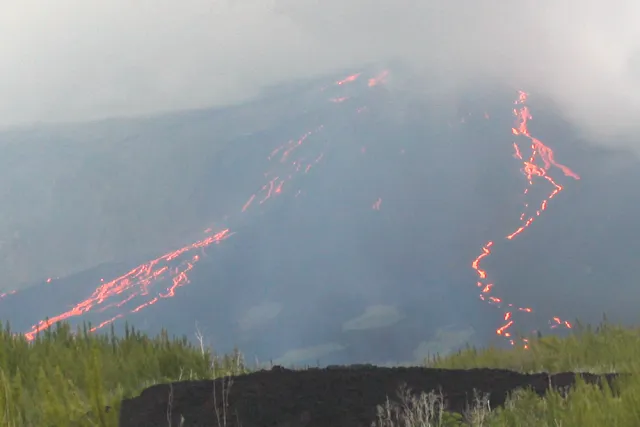 Piton de la Fournaise eruption in 2002