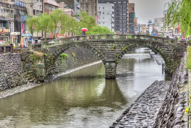 Megane Brücke (Brillenbrücke) über dem Nakashima Fluss (中島川) in Nagasaki