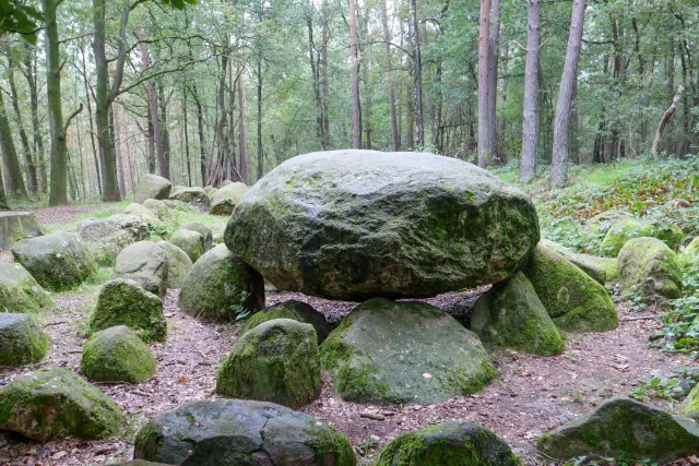 The megalithic tomb in the Kunkenvenne, also known as the Thuine megalithic tomb, Sprockhoff no. 874