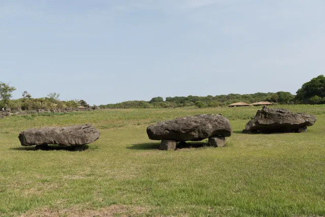 Verschiedene Konstruktionen der Dolmen