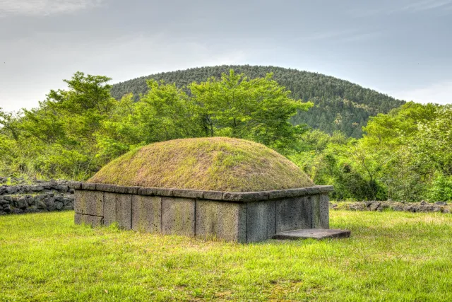 Various constructions of dolmens