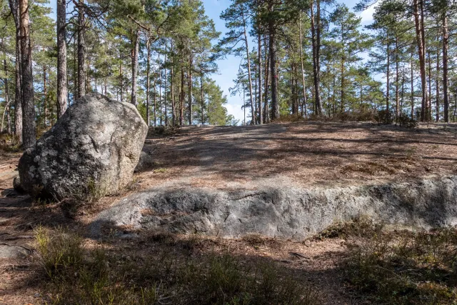 Und weiter geht es nach kurzen Pausen am See in die beeindruckenden Felsformationen des Tiveden Nationalparks.