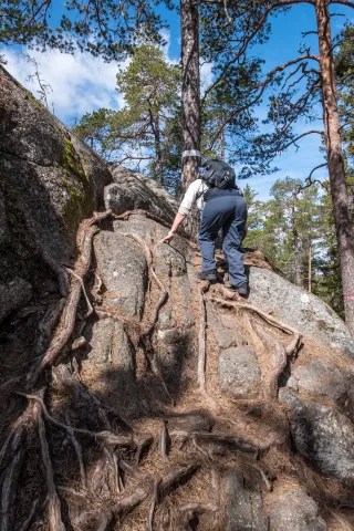 And after short breaks at the lake, we continue into the impressive rock formations of the Tiveden National Park.