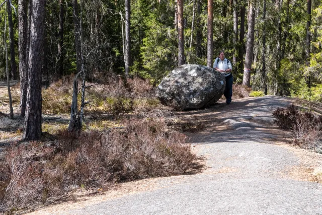 And after short breaks at the lake, we continue into the impressive rock formations of the Tiveden National Park.