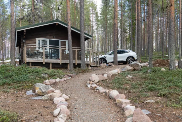 Unsere Hütte am See Norvajärvi am Polarkreis in Finnland