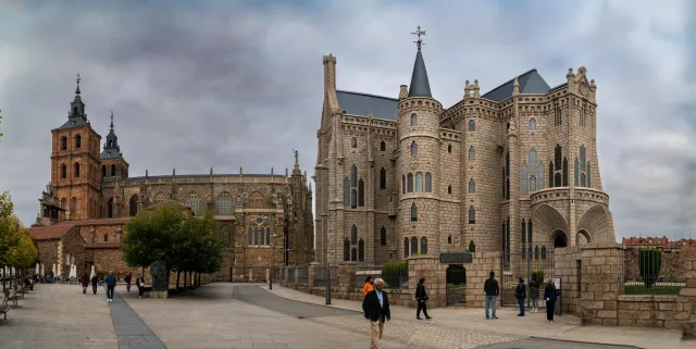 Die Kathedrale von Astorga und Gaudis Palacio Episcopal