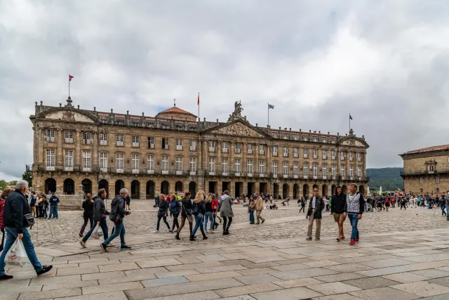 Pilger und Touristen fluten Santiago de Compostela