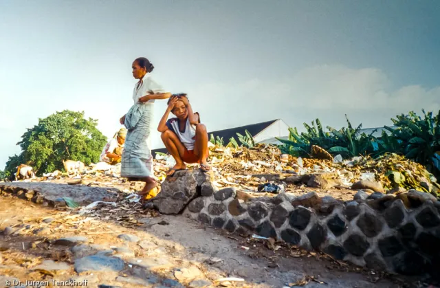 Müllsammler in Lombok, Indonesien