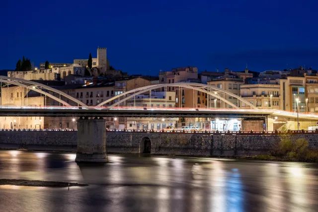 Castillo de la Suda und die Kathedrale von Tortosa über dem Fluss L'Ebre