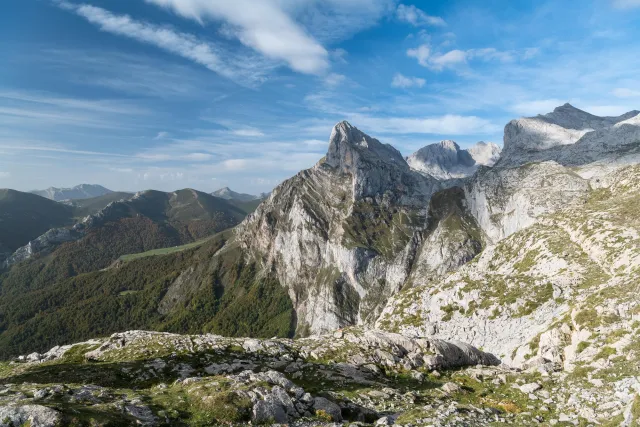 The "Ruta Horcados Rojos" in a northwesterly direction to the "Red Peaks"