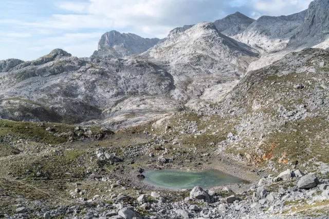 The "Ruta Horcados Rojos" in a northwesterly direction to the "Red Peaks"