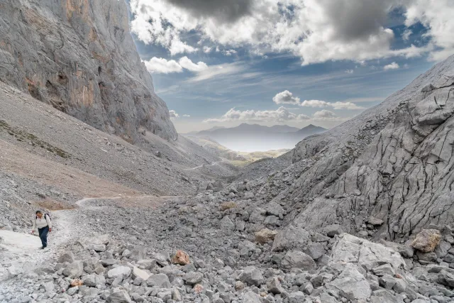 The "Ruta Horcados Rojos" in a northwesterly direction to the "Red Peaks"