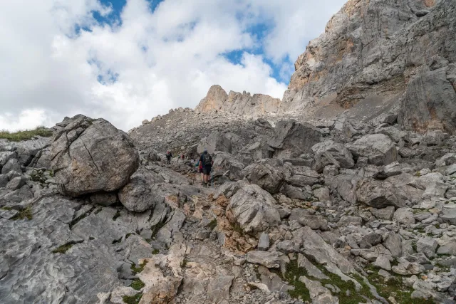 The "Ruta Horcados Rojos" in a northwesterly direction to the "Red Peaks"