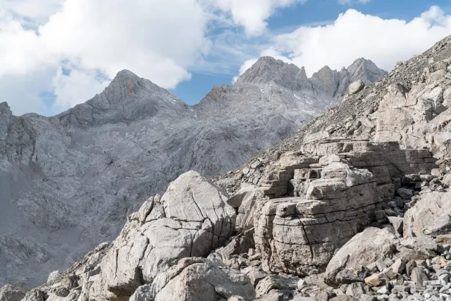 The "Ruta Horcados Rojos" in a northwesterly direction to the "Red Peaks"