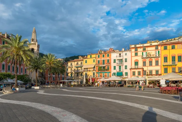 Der zentrale Platz von Lerici