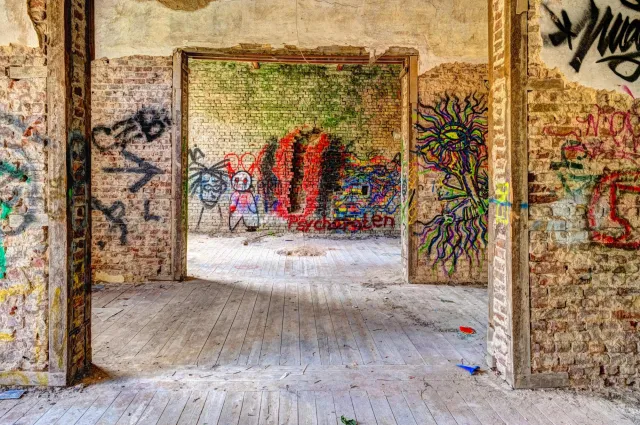 Graffitis im Herrenhaus Oppenheim am Fühlinger See in Köln