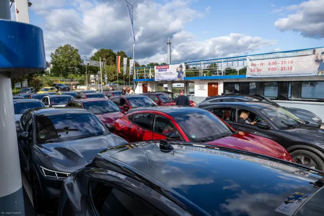 Picture 7: Twenty-five Mustangs take the Rhine ferry to Ingelheim.