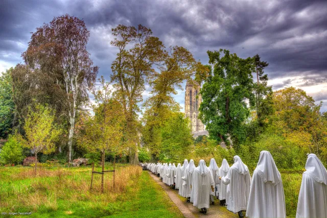 Im Park des Erzbischofs von Mechelen (HDR + KI-Prozession)