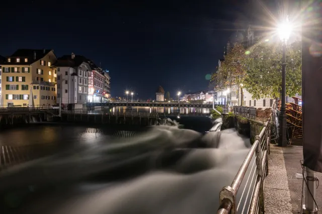 Nachts an der Reuss in Luzern